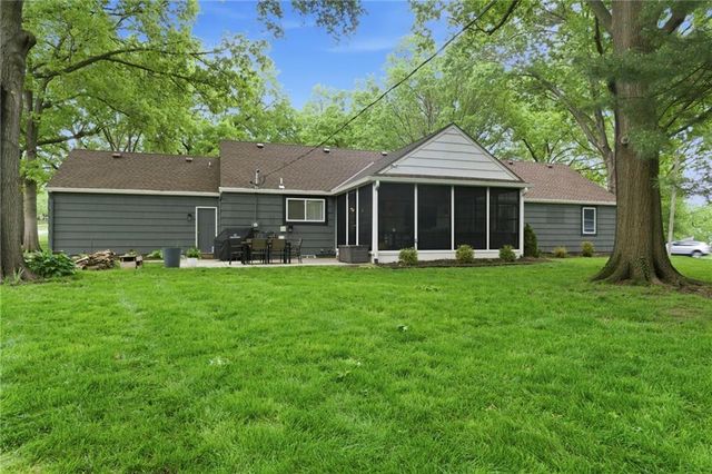 10404 Lee Boulevard, Leawood, KS 66206