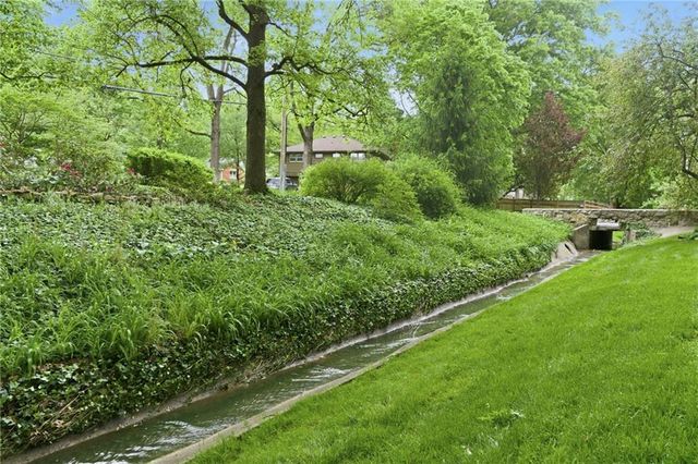 10404 Lee Boulevard, Leawood, KS 66206