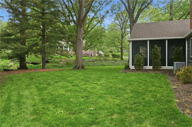 10404 Lee Boulevard, Leawood, KS 66206