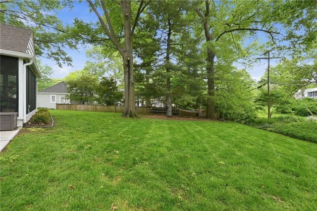 10404 Lee Boulevard, Leawood, KS 66206