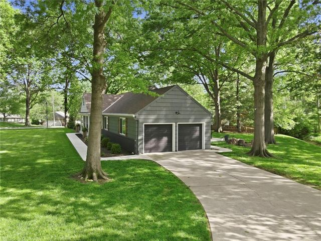 10404 Lee Boulevard, Leawood, KS 66206