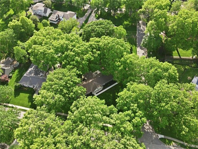 10404 Lee Boulevard, Leawood, KS 66206