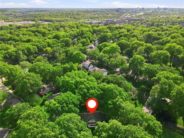 10404 Lee Boulevard, Leawood, KS 66206