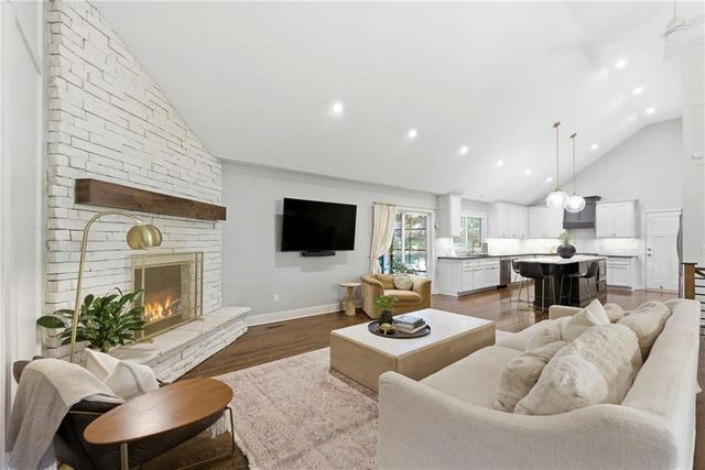 10404 Lee Boulevard, Leawood, KS 66206