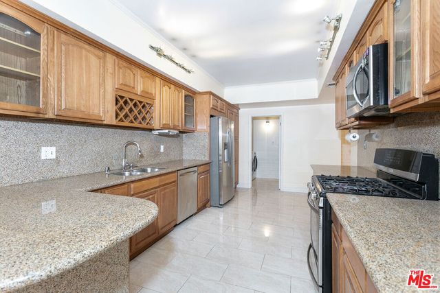 1950 S BEVERLY GLEN Boulevard 102, Los Angeles, CA 90025