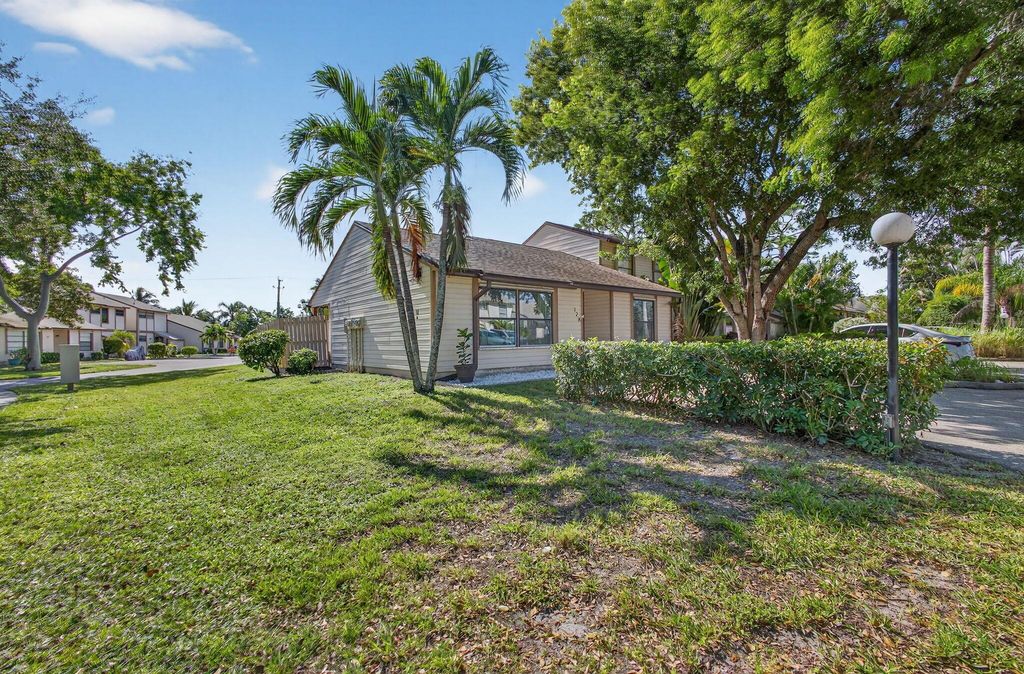 126 Sherwood Circle 12a, Jupiter, FL 33458