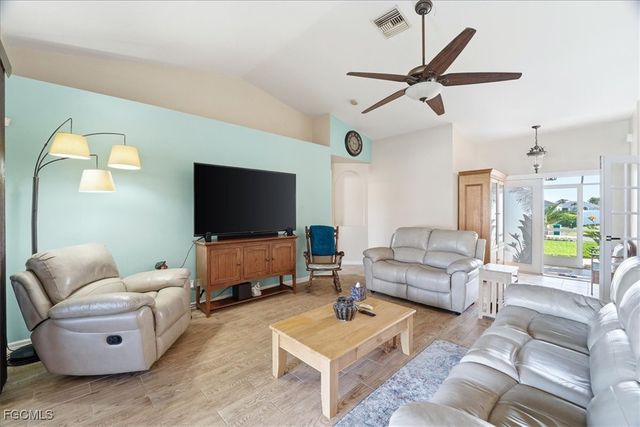 2512 NW 8th PL, Cape Coral, FL 33993