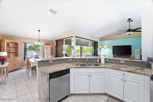 2512 NW 8th PL, Cape Coral, FL 33993