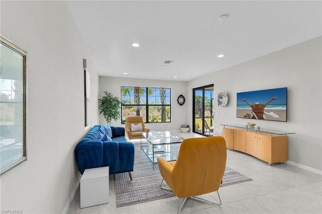 1574 Oceania DR S, Naples, FL 34113