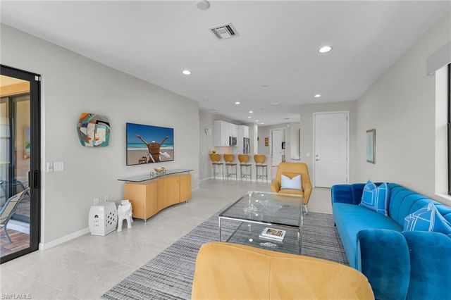 1574 Oceania DR S, Naples, FL 34113