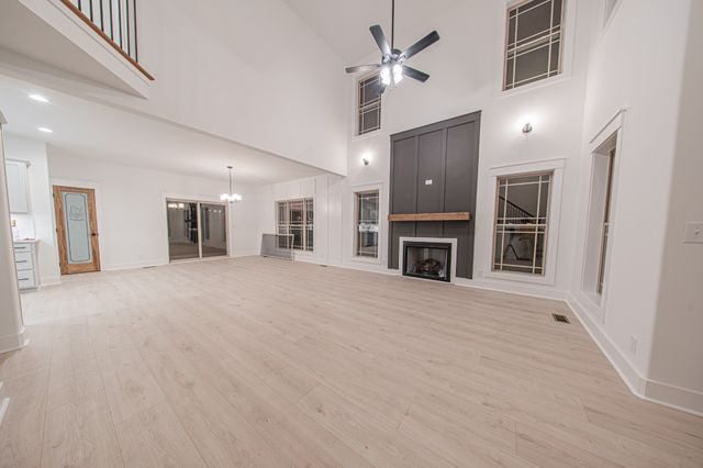 252 Bluebell Dr, Clarksville, TN 37043