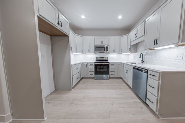 252 Bluebell Dr, Clarksville, TN 37043