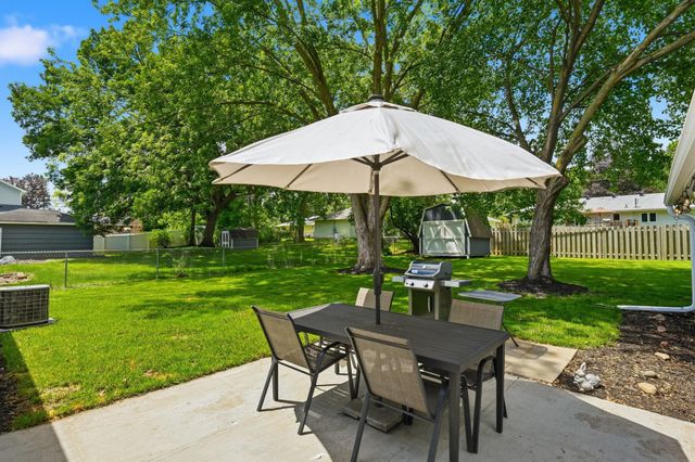 5225 Pennsylvania Avenue N, New Hope, MN 55428