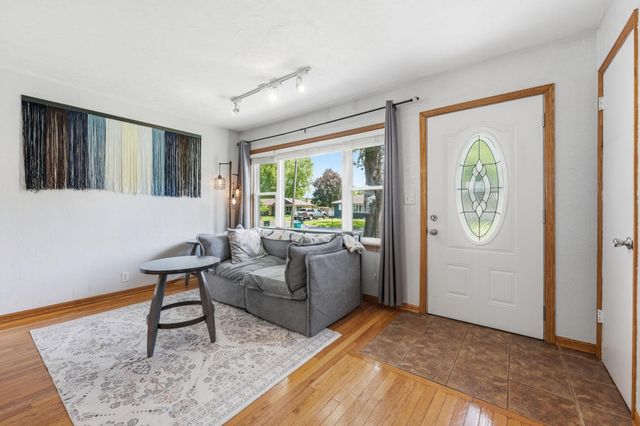 5225 Pennsylvania Avenue N, New Hope, MN 55428