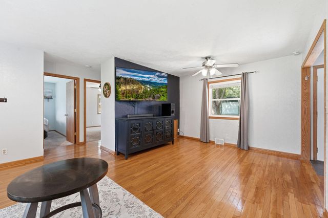 5225 Pennsylvania Avenue N, New Hope, MN 55428