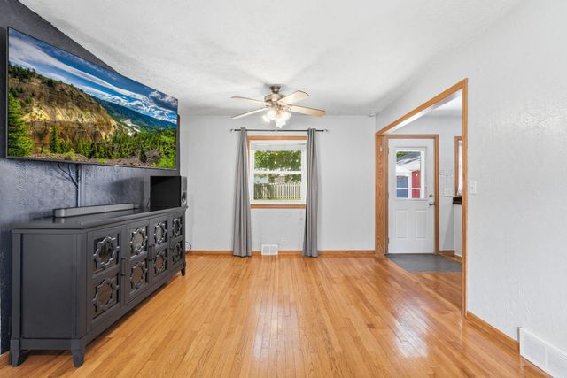 5225 Pennsylvania Avenue N, New Hope, MN 55428