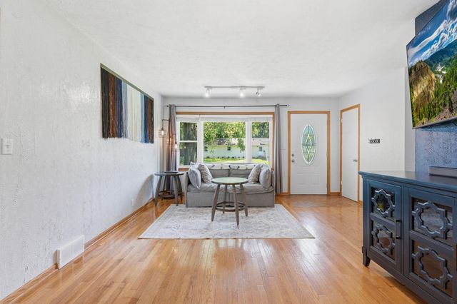 5225 Pennsylvania Avenue N, New Hope, MN 55428