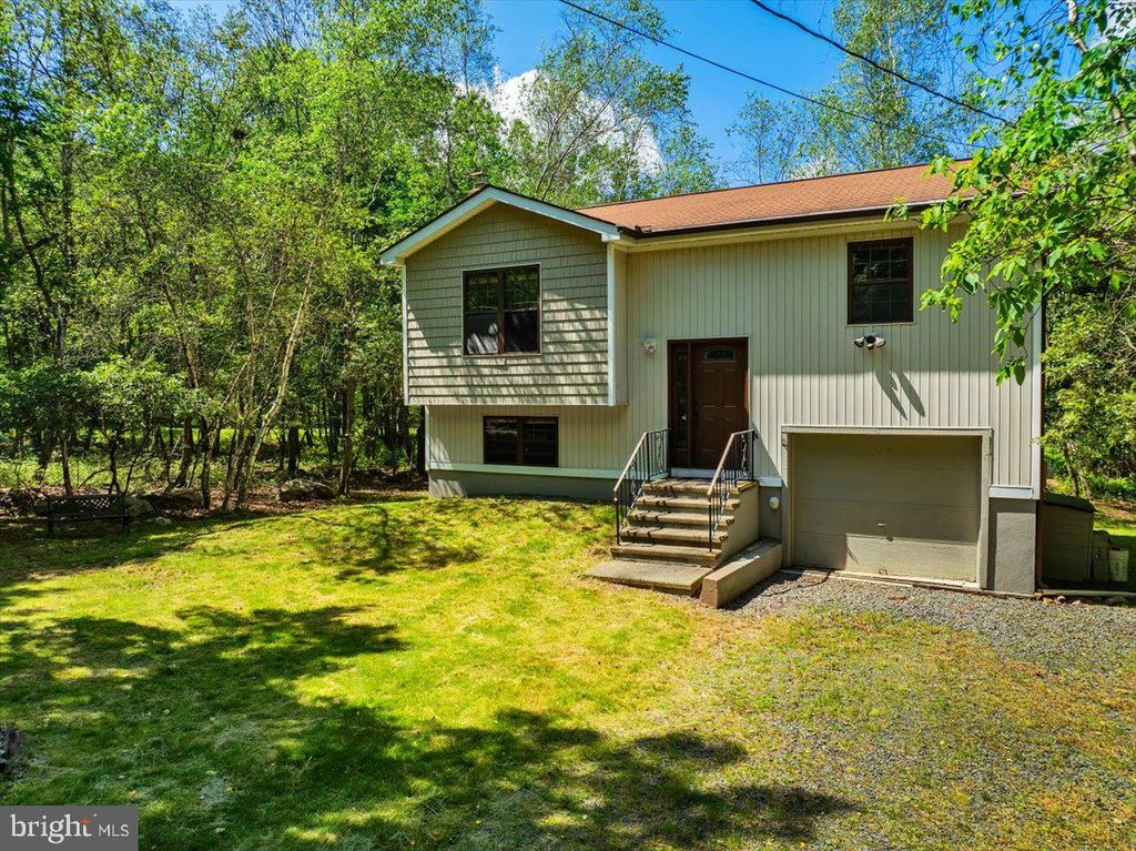 147 LIPO WAY, Albrightsville, PA 18210