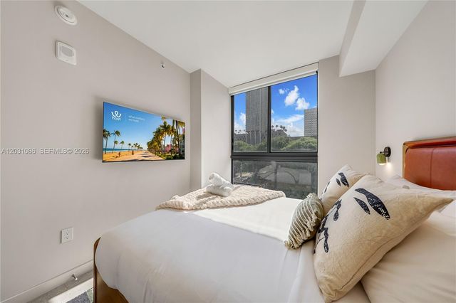 11 NE 6th St 301, Miami, FL 33132