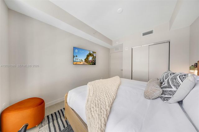 11 NE 6th St 301, Miami, FL 33132