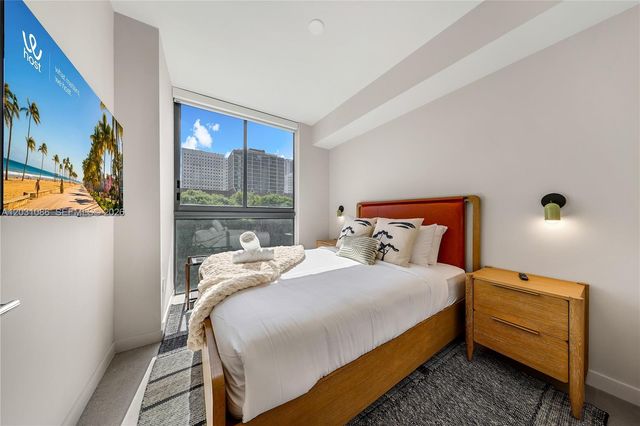 11 NE 6th St 301, Miami, FL 33132