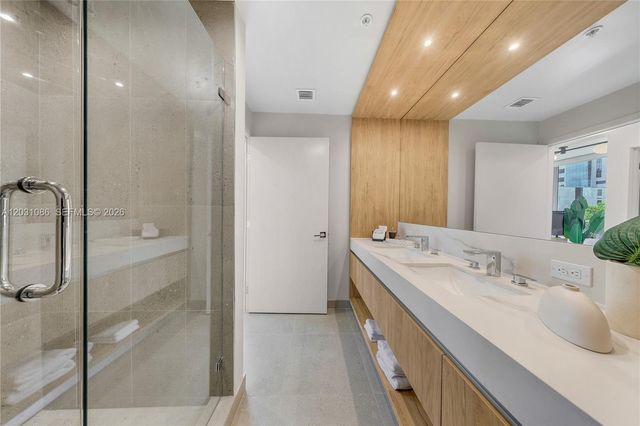 11 NE 6th St 301, Miami, FL 33132