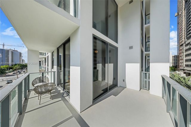 11 NE 6th St 301, Miami, FL 33132