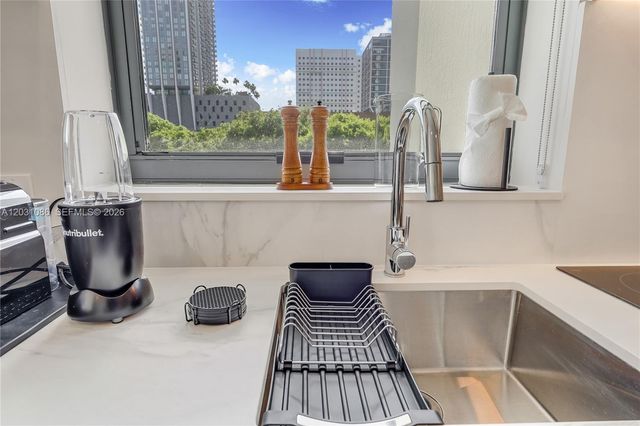 11 NE 6th St 301, Miami, FL 33132
