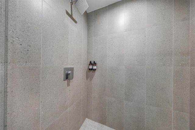 11 NE 6th St 301, Miami, FL 33132