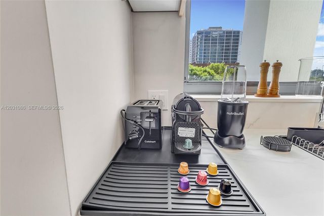 11 NE 6th St 301, Miami, FL 33132