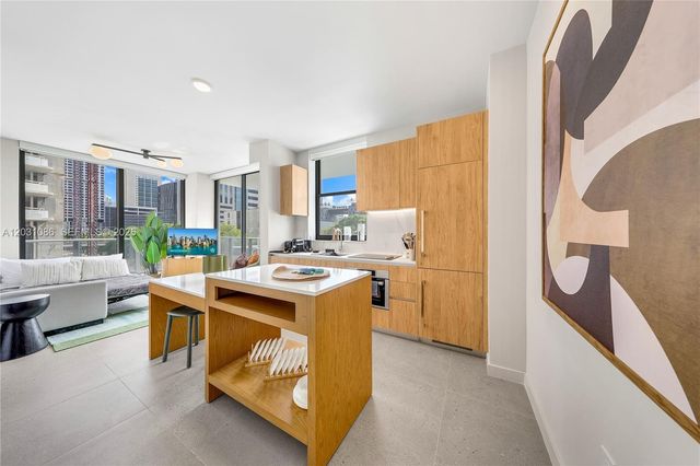 11 NE 6th St 301, Miami, FL 33132
