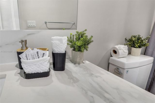 11 NE 6th St 301, Miami, FL 33132