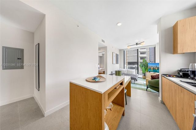 11 NE 6th St 301, Miami, FL 33132
