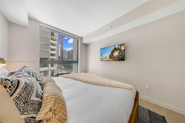 11 NE 6th St 301, Miami, FL 33132