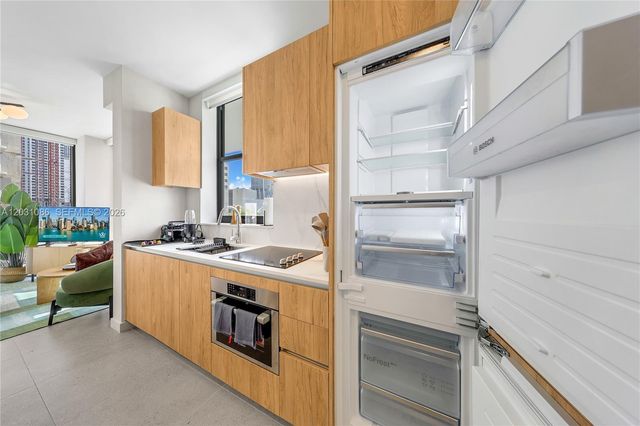 11 NE 6th St 301, Miami, FL 33132