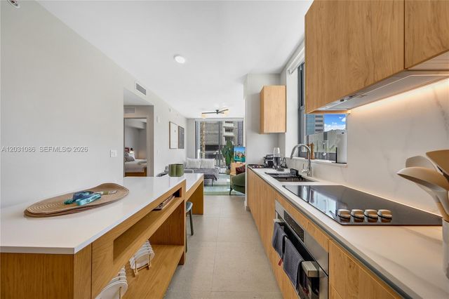 11 NE 6th St 301, Miami, FL 33132