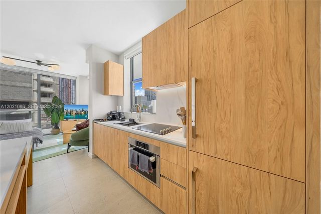 11 NE 6th St 301, Miami, FL 33132
