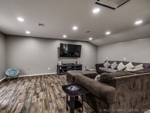 3724 W 45th Place, Tulsa, OK 74107