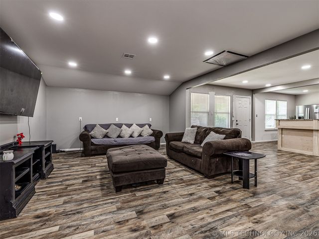 3724 W 45th Place, Tulsa, OK 74107