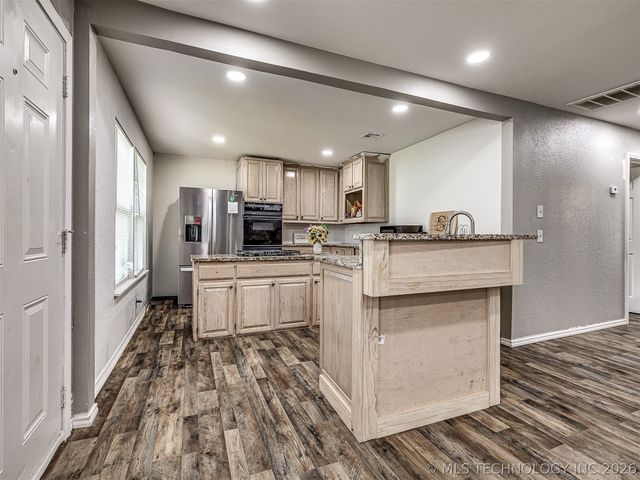 3724 W 45th Place, Tulsa, OK 74107