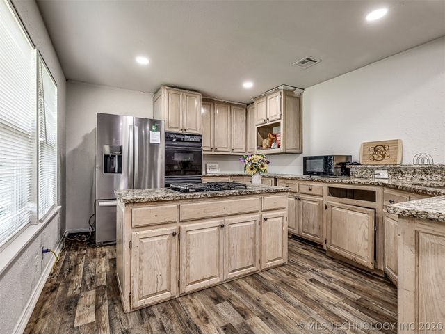 3724 W 45th Place, Tulsa, OK 74107