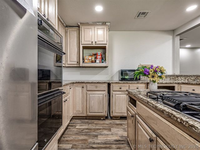 3724 W 45th Place, Tulsa, OK 74107