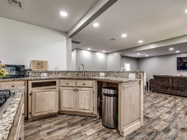 3724 W 45th Place, Tulsa, OK 74107
