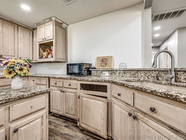 3724 W 45th Place, Tulsa, OK 74107