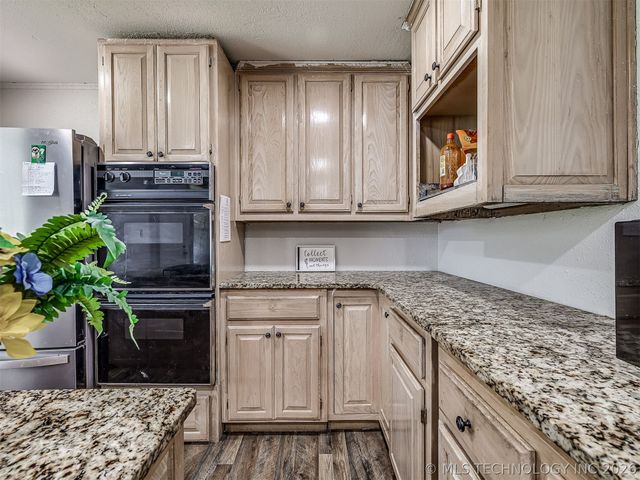 3724 W 45th Place, Tulsa, OK 74107