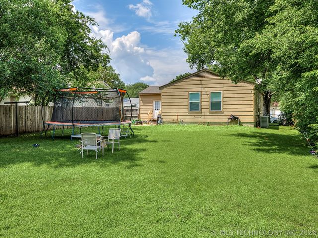 3724 W 45th Place, Tulsa, OK 74107