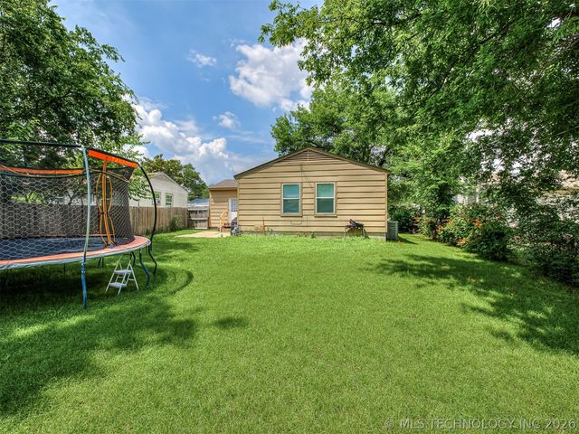 3724 W 45th Place, Tulsa, OK 74107