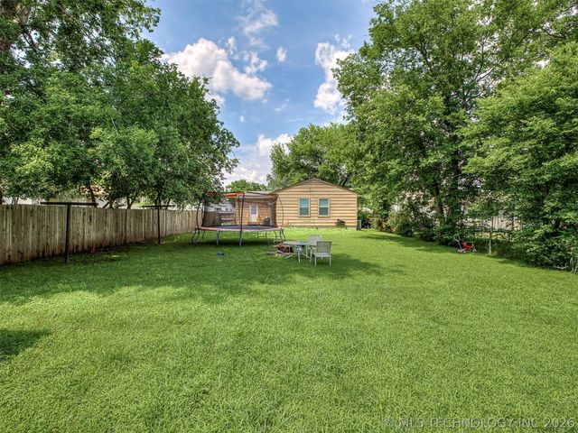 3724 W 45th Place, Tulsa, OK 74107
