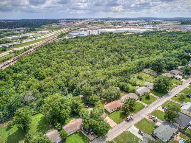 3724 W 45th Place, Tulsa, OK 74107