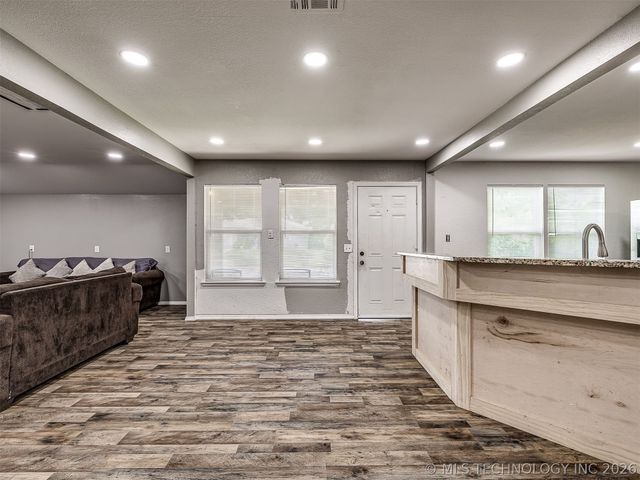 3724 W 45th Place, Tulsa, OK 74107